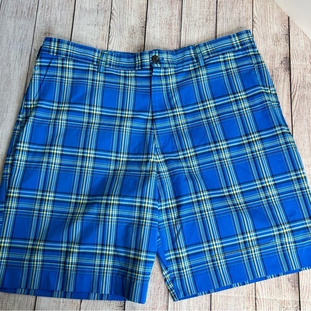 IZOD Perform Golf Plaid Shorts 40